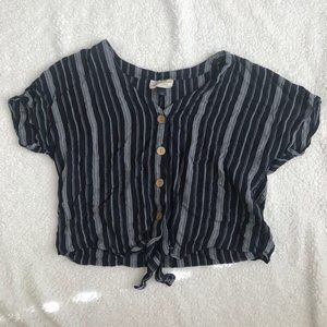 Short sleeve v-neck tie front top